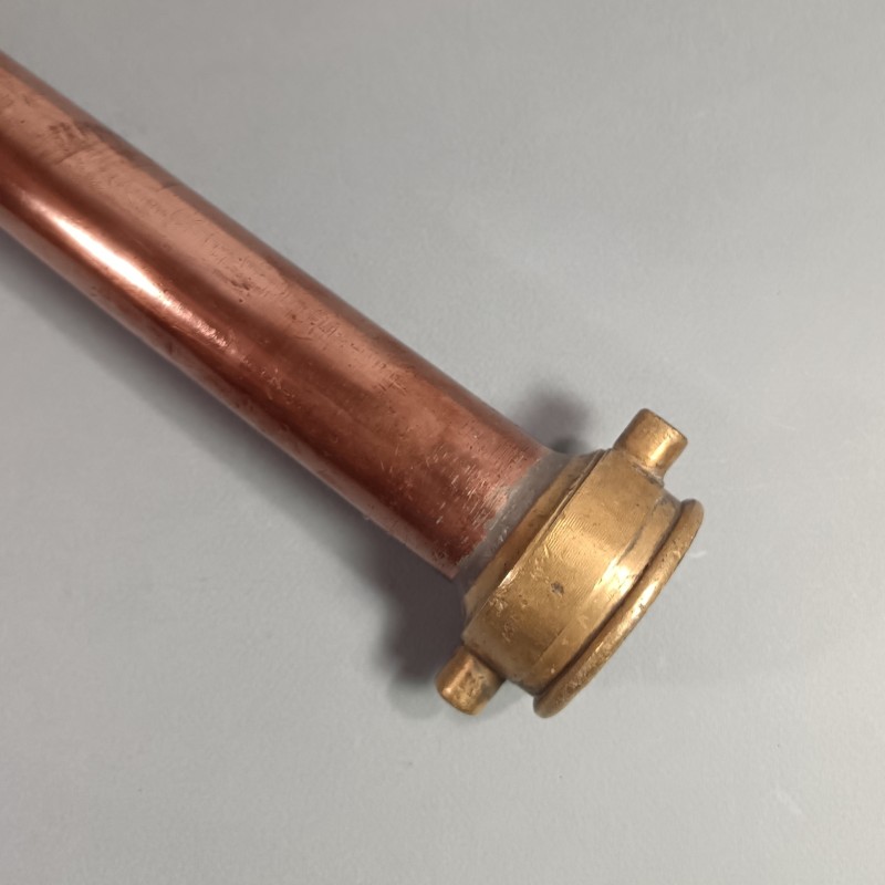 LANCE EN CUIVRE ET LAITON DES SAPEURS POMPIERS MODELE A VISSE XIX ème SIECLE LONGUEUR 77 cm